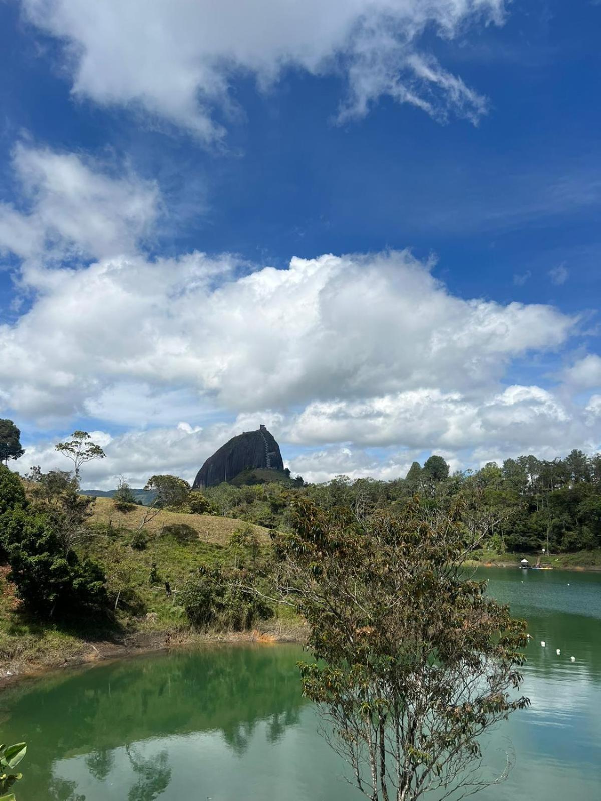Sin Prisa "Not Rush" Cabana Preciosa! Con Jacuzzi, Vista Y Acceso Directo Al Embalse, Vista A La Piedra , Deporte Acuatico Paddle Board And Breakfast Incluidos ! Imperdible Guatape Exterior photo